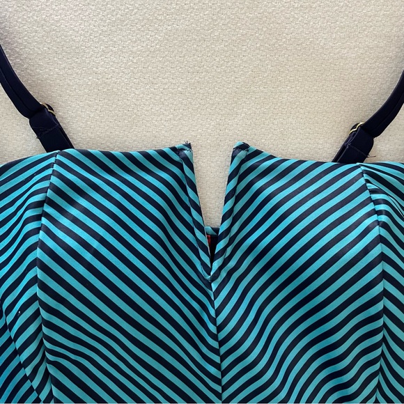 NWOT SPANX Striped Ruffle Wireless Padded One Piece Swim Dress Size 12 - Picture 4 of 10